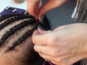 Багато кісок на голові (39 фото): як заплести маленькі коси по всій голові в домашніх умовах? Як називається зачіска з дрібних кос?