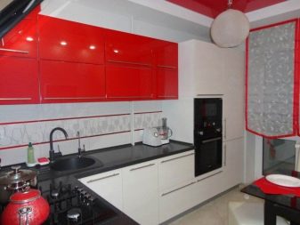 Червоно-біла кухня (65 фото): кухня білий верх червоний низ в дизайні інтер’єру. Які шпалери підійдуть до кухонного гарнітуру в червоно-білому кольорі?