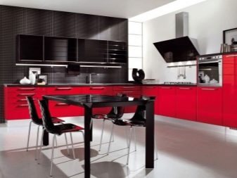 Червоно-біла кухня (65 фото): кухня білий верх червоний низ в дизайні інтер’єру. Які шпалери підійдуть до кухонного гарнітуру в червоно-білому кольорі?