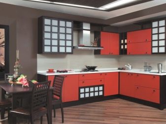 Червоно-біла кухня (65 фото): кухня білий верх червоний низ в дизайні інтер’єру. Які шпалери підійдуть до кухонного гарнітуру в червоно-білому кольорі?
