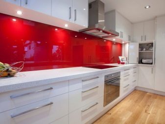 Червоно-біла кухня (65 фото): кухня білий верх червоний низ в дизайні інтер’єру. Які шпалери підійдуть до кухонного гарнітуру в червоно-білому кольорі?