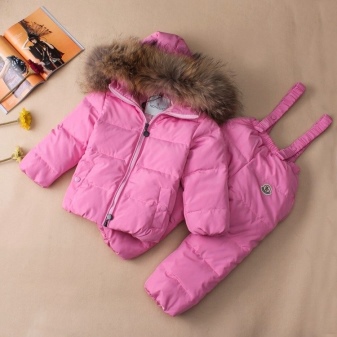 Дитячий комбінезон Moncler (65 фото): зимовий пуховий напівкомбінезон Монклер для дівчаток, відгуки