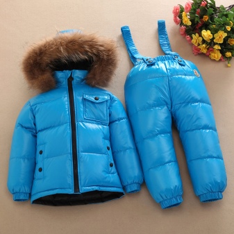 Дитячий комбінезон Moncler (65 фото): зимовий пуховий напівкомбінезон Монклер для дівчаток, відгуки