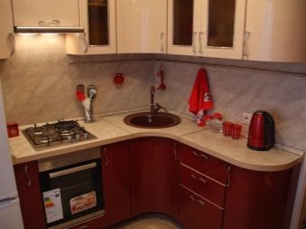 Дизайн маленької кухні 5 кв. м з холодильником (70 фото): планування кімнати 5 квадратних метрів, малогабаритні кутові кухонні гарнітури в інтер’єрі