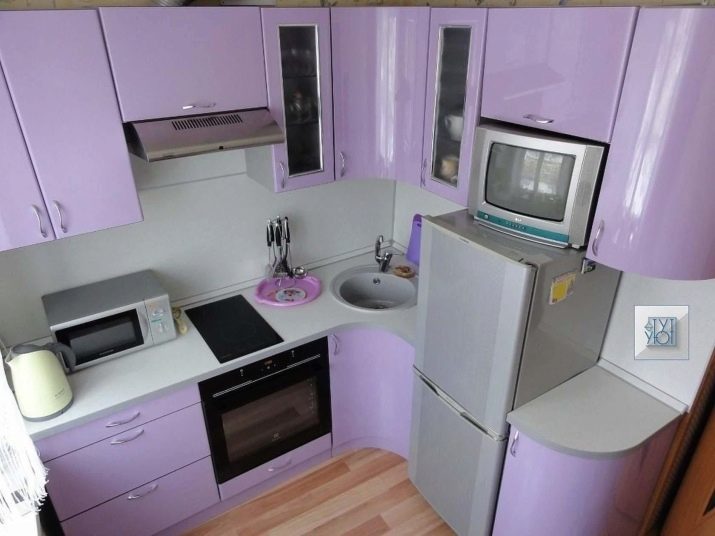 Дизайн маленької кухні 5 кв. м з холодильником (70 фото): планування кімнати 5 квадратних метрів, малогабаритні кутові кухонні гарнітури в інтер’єрі