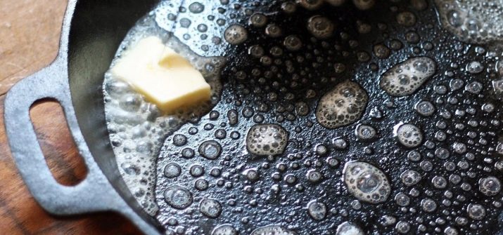 Догляд за чавунною сковородою: як нею користуватися? Як відновити сковорідку без покриття?