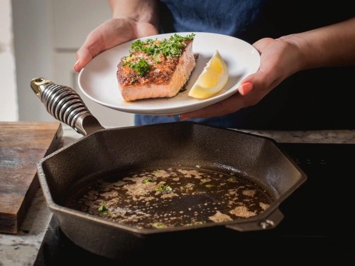 Догляд за чавунною сковородою: як нею користуватися? Як відновити сковорідку без покриття?