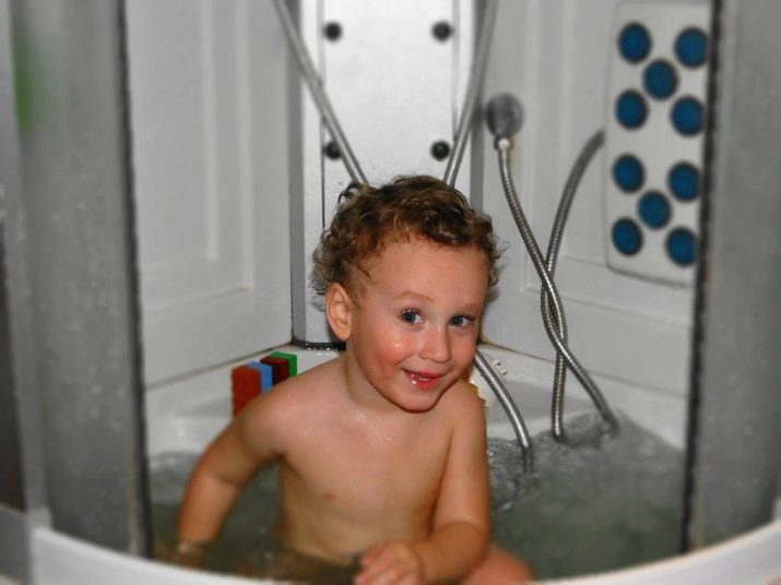 Душові кабіни з високим піддоном: кутові та прямокутні моделі, 80х80 і 90х90, 100 на 80 і 100х100, 110 на 80 і 120х80, асиметричні та інші