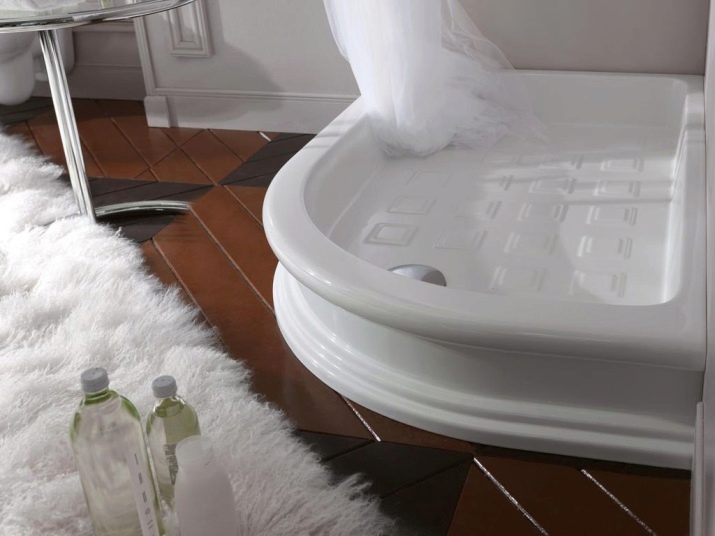 Душові кабіни з високим піддоном: кутові та прямокутні моделі, 80х80 і 90х90, 100 на 80 і 100х100, 110 на 80 і 120х80, асиметричні та інші