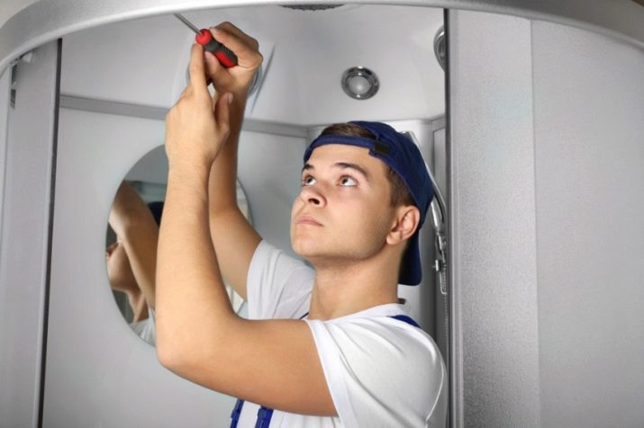 Душові кабіни з високим піддоном: кутові та прямокутні моделі, 80х80 і 90х90, 100 на 80 і 100х100, 110 на 80 і 120х80, асиметричні та інші