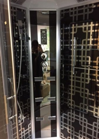 Душові кабіни з високим піддоном: кутові та прямокутні моделі, 80х80 і 90х90, 100 на 80 і 100х100, 110 на 80 і 120х80, асиметричні та інші