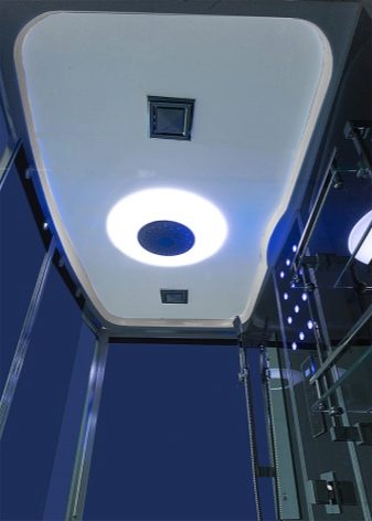 Душові кабіни з високим піддоном: кутові та прямокутні моделі, 80х80 і 90х90, 100 на 80 і 100х100, 110 на 80 і 120х80, асиметричні та інші