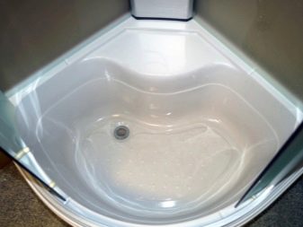 Душові кабіни з високим піддоном: кутові та прямокутні моделі, 80х80 і 90х90, 100 на 80 і 100х100, 110 на 80 і 120х80, асиметричні та інші