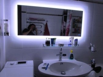 Дзеркало для ванної з годинником: огляд моделей з підігрівом і підсвічуванням. Як налаштувати?