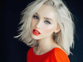 Гарне фарбування волосся для блондинок (фото 44): модні тенденції фарбування коротких і довгих волосся, цікаві варіанти для локонів середньої довжини