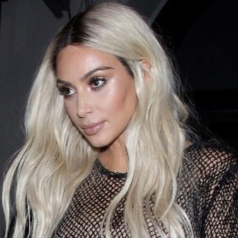 Гарне фарбування волосся для блондинок (фото 44): модні тенденції фарбування коротких і довгих волосся, цікаві варіанти для локонів середньої довжини