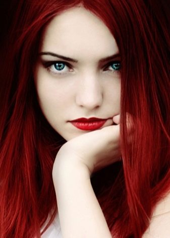 Гранатовий колір волосся (33 фото): модні відтінки червоного граната. Кому підходить тон царський гранат?