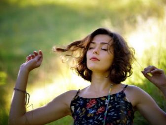 Характеристика чоловіки Раку-Кролика: сумісність в любові чоловіка, народженого в рік Кота, представник такого знака зодіаку в житті і у відносинах