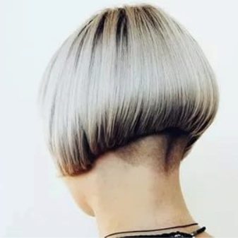 Каре з попелястим кольором волосся (31 фото): варіанти попелястого блонда на подовженому каре і з рівним зрізом, з темними корінням і з чубком