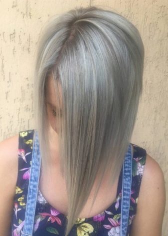 Каре з попелястим кольором волосся (31 фото): варіанти попелястого блонда на подовженому каре і з рівним зрізом, з темними корінням і з чубком