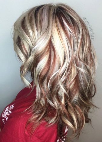 Кольорове мелірування (75 фото): різнобарвне фарбування коротких, середніх і довгих темно-русявих і світлого волосся, вибір фарби для мелірування