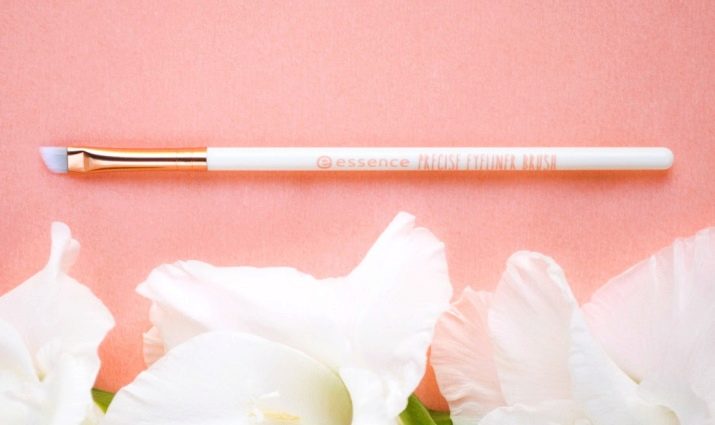 Косметика Essence: декоративна косметика та косметичні кисті для тіней чеської фірми. Духи і тональний крем. Відгуки