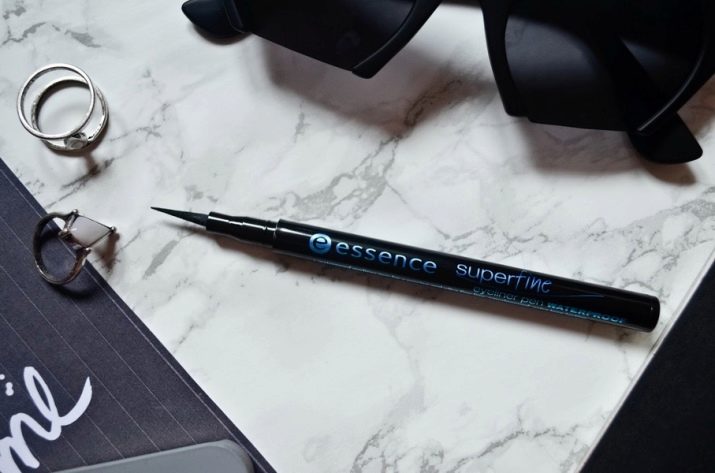 Косметика Essence: декоративна косметика та косметичні кисті для тіней чеської фірми. Духи і тональний крем. Відгуки