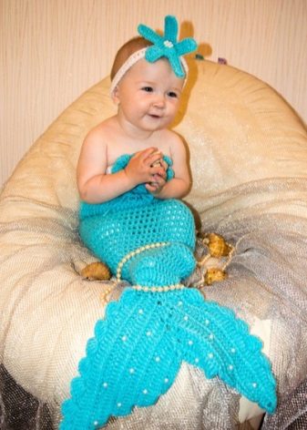 Костюм на Новий рік для дівчинки (158 фото): в’язаний костюм снігуроньки, сніжинки, білочки, ялинки, феї, русалочки та інших персонажів