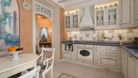 Кутові кухні класика (49 фото): класичні світлі і темні кухонні гарнітури з патиною і без в інтер’єрі, сучасні варіанти дизайну