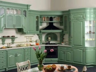 Кутові кухні класика (49 фото): класичні світлі і темні кухонні гарнітури з патиною і без в інтер’єрі, сучасні варіанти дизайну