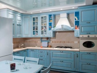 Кутові кухні класика (49 фото): класичні світлі і темні кухонні гарнітури з патиною і без в інтер’єрі, сучасні варіанти дизайну