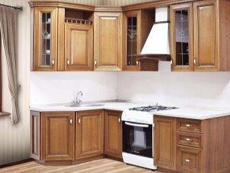 Кутові кухні класика (49 фото): класичні світлі і темні кухонні гарнітури з патиною і без в інтер’єрі, сучасні варіанти дизайну