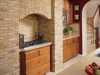 Кутові кухні класика (49 фото): класичні світлі і темні кухонні гарнітури з патиною і без в інтер’єрі, сучасні варіанти дизайну