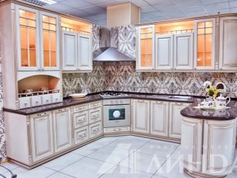 Кутові кухні класика (49 фото): класичні світлі і темні кухонні гарнітури з патиною і без в інтер’єрі, сучасні варіанти дизайну