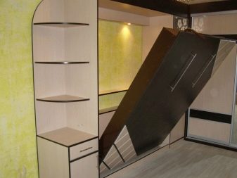 Кутові шафи в спальню (79 фото): ідеї дизайну маленьких вбудованих гарнітурів і модульних шаф з дзеркалом, креслення кутових шифоньеров