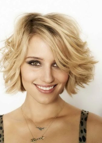 Локони праскою на коротке волосся (23 фото): як зробити хвилі і накрутити локони в домашніх умовах за допомогою випрямляча?