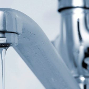 Міцелярна вода (45 фото): що це таке насправді? Міцелярна вода для жирної шкіри обличчя, для зняття макіяжу й інші варіанти. Відгуки косметологів