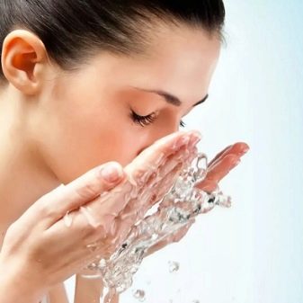 Міцелярна вода (45 фото): що це таке насправді? Міцелярна вода для жирної шкіри обличчя, для зняття макіяжу й інші варіанти. Відгуки косметологів
