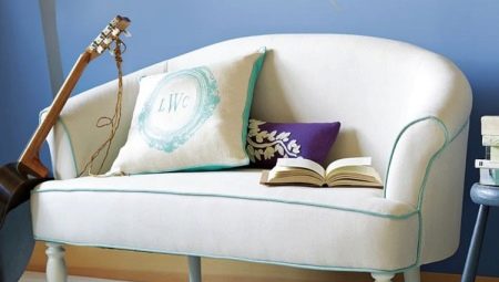 Маленькі дивани у вітальню (44 фото): розміри невеликих канапок, гарні приклади міні-диванів в інтер’єрі вітальні