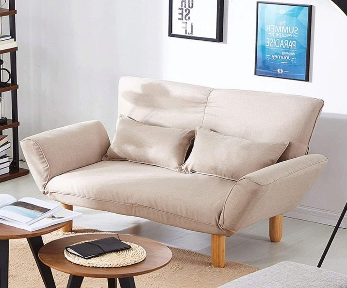 Маленькі дивани у вітальню (44 фото): розміри невеликих канапок, гарні приклади міні-диванів в інтер’єрі вітальні