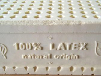 Маленькі дивани у вітальню (44 фото): розміри невеликих канапок, гарні приклади міні-диванів в інтер’єрі вітальні