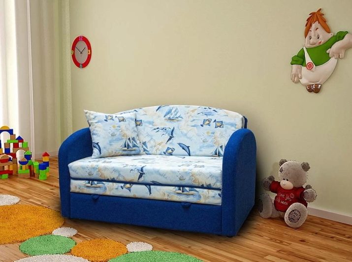 Маленькі дивани у вітальню (44 фото): розміри невеликих канапок, гарні приклади міні-диванів в інтер’єрі вітальні