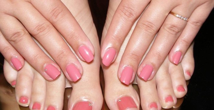 Манікюр і педикюр в одному стилі (76 фото): літні і зимові ідеї в однаковому кольорі, модні тенденції 2020-2021