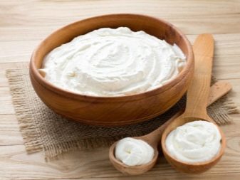 Маска для обличчя з сиру: сирна маска в домашніх умовах від зморшок, рецепти для жирної шкіри, що в’яне з додаванням полуниці