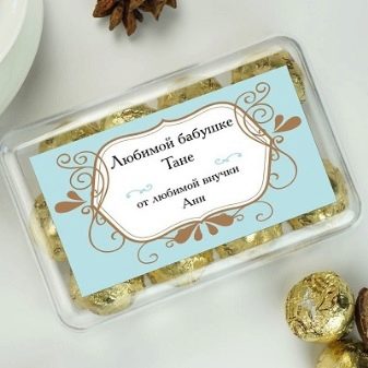 Іменні подарунки (23 фото): ручки і ложки, келихи і блокноти, флешки та інші сувеніри з ім’ям