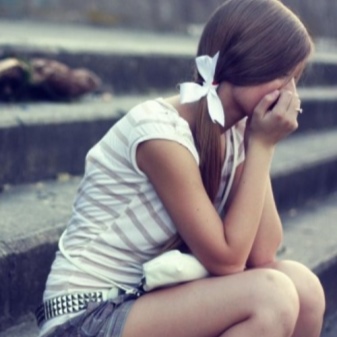 На який палець одягають обручку (73 фото): на якій руці слід носити кільце для заручин і як його вибрати