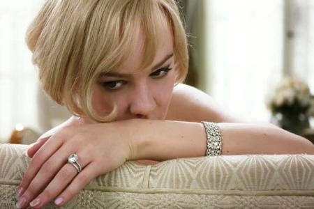 На який палець одягають обручку (73 фото): на якій руці слід носити кільце для заручин і як його вибрати