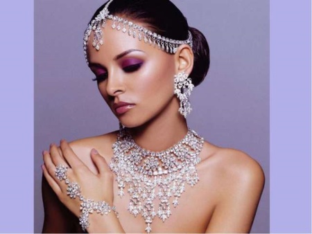 Намисто (124 фото): як носити моделі з тканини і біжутерію, модні 2020 з гірського кришталю, дівчаткам і дорослим, з сердоліку і кварцу