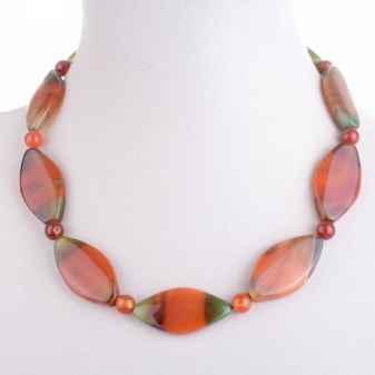 Намисто (124 фото): як носити моделі з тканини і біжутерію, модні 2020 з гірського кришталю, дівчаткам і дорослим, з сердоліку і кварцу