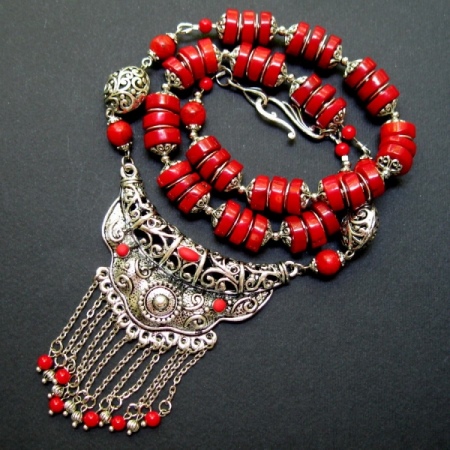 Намисто (124 фото): як носити моделі з тканини і біжутерію, модні 2020 з гірського кришталю, дівчаткам і дорослим, з сердоліку і кварцу